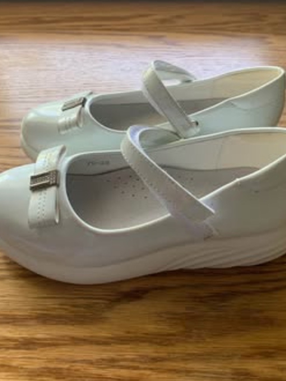 Girls' White Mary Jane Dress Shoes with Bow - Picture 2 of 3